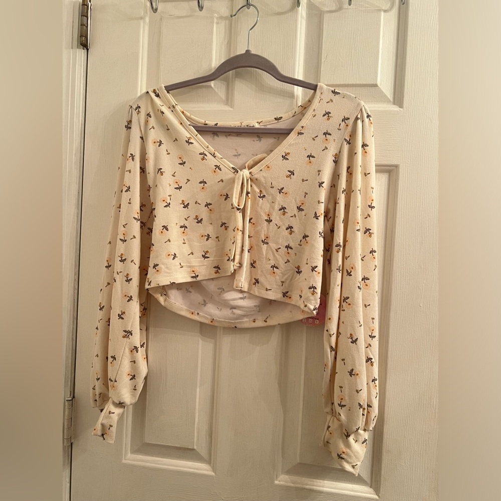 Size XL white cream yellow floral open front tie long sleeve crop top shirt